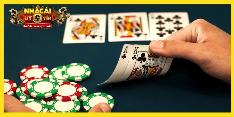 Chơi cá cược xì tố qua các vòng